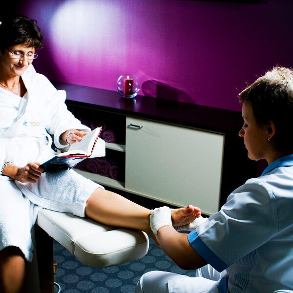 Spa pediküür lakkimisega